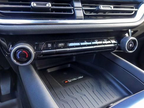 New 2026 Chevrolet Equinox EV LT image 25