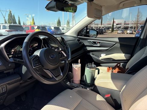 Used 2024 Subaru Ascent Premium w/ Convenience Package image 4