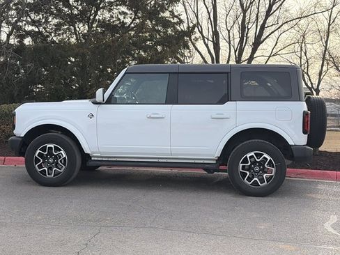 Used 2022 Ford Bronco Outer Banks image 9