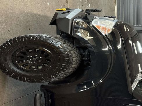 Used 2019 Nissan Frontier PRO-4X image 11