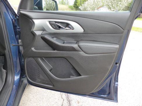 Used 2022 Chevrolet Traverse LT FWD image 45