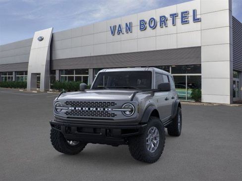 New 2025 Ford Bronco Badlands image 2