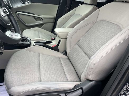 Used 2020 Kia Soul S image 29