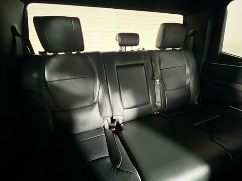 Used 2024 Toyota Tundra Platinum AWD/4WD image 33