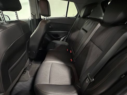 Used 2022 Chevrolet Trax LT w/ LT Convenience Package AWD/4WD image 18