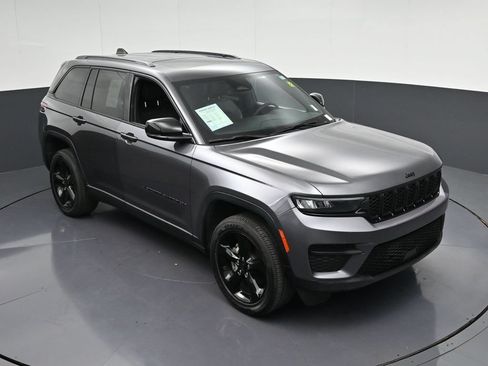 Used 2024 Jeep Grand Cherokee Altitude AWD/4WD image 25