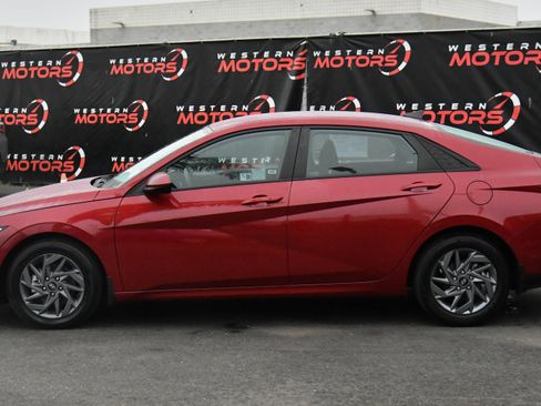 Used 2024 Hyundai Elantra SEL image 4