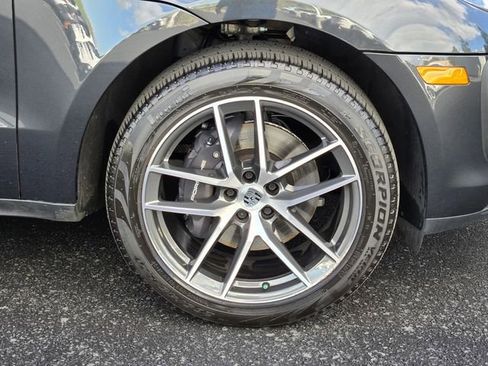 Used 2025 Porsche Macan image 11
