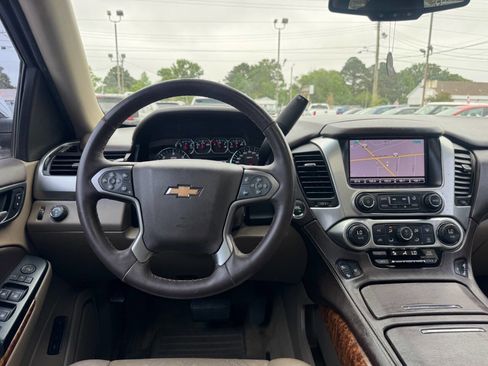 Used 2015 Chevrolet Suburban LTZ RWD image 17