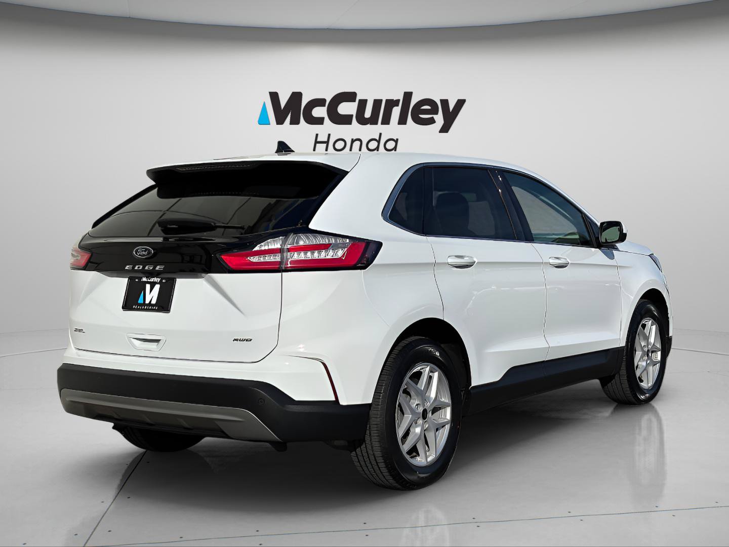 Used 2023 Ford Edge SEL AWD/4WD image 3