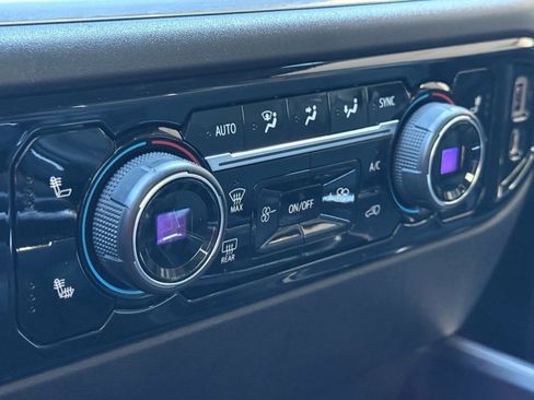 Used 2022 Chevrolet Silverado 1500 RST image 32