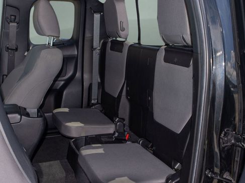 Used 2022 Toyota Tacoma SR5 w/ SR5 Appearance Package (SM) image 8