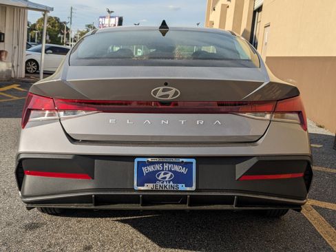 New 2026 Hyundai Elantra SE image 6