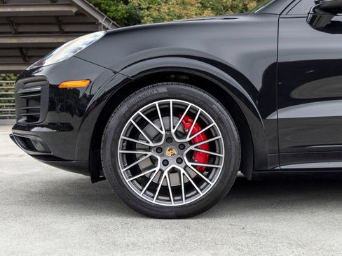 Certified 2023 Porsche Cayenne GTS AWD/4WD image 13