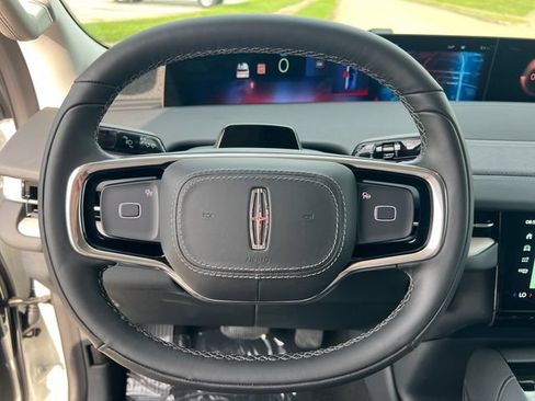New 2027 Lincoln Navigator Reserve AWD/4WD image 18