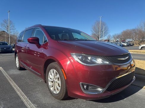 Used 2019 Chrysler Pacifica Touring-L image 1