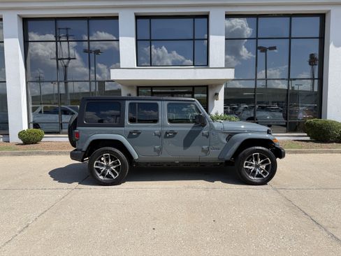 Used 2024 Jeep Wrangler Unlimited w/ LED Headlamp & Fog Lamp Group AWD/4WD image 3