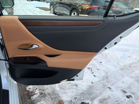 Used 2023 Lexus ES 350 w/ Premium Package image 12