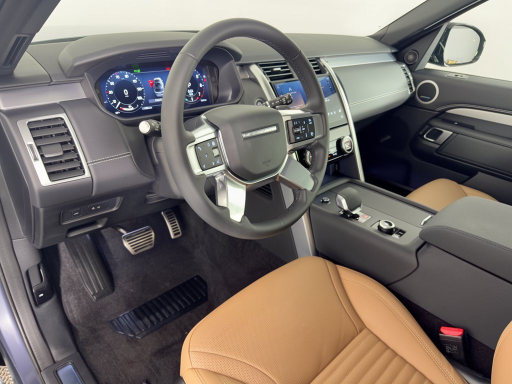 Used 2026 Land Rover Discovery Dynamic SE AWD/4WD image 4