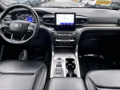 Used 2020 Ford Explorer XLT w/ Equipment Group 202A image 15