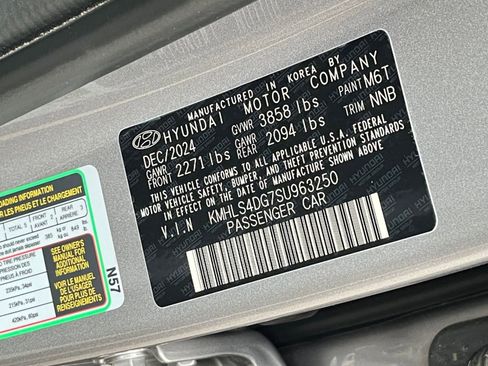 Used 2025 Hyundai Elantra SEL image 27