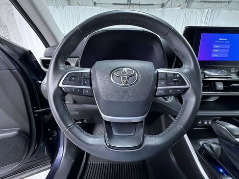 Used 2023 Toyota Highlander LE FWD image 25