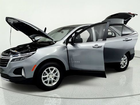 Used 2024 Chevrolet Equinox LT AWD/4WD image 9