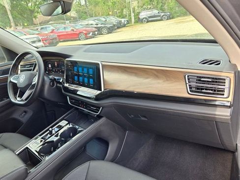 Used 2025 Volkswagen Atlas SE FWD image 30