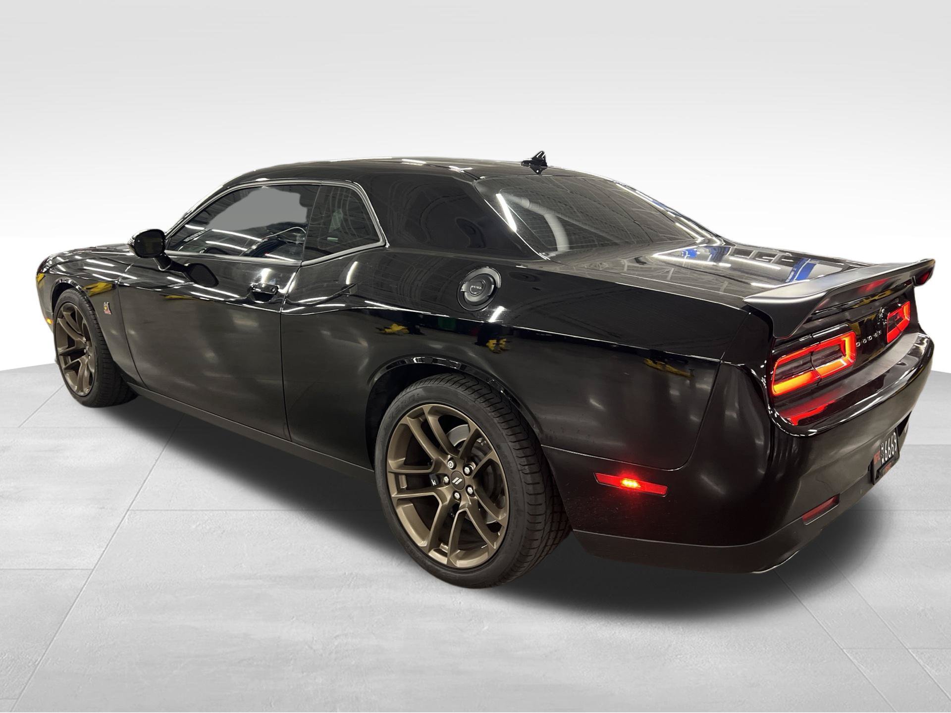Used 2022 Dodge Challenger R/T Scat Pack w/ Dynamics Package RWD image 7