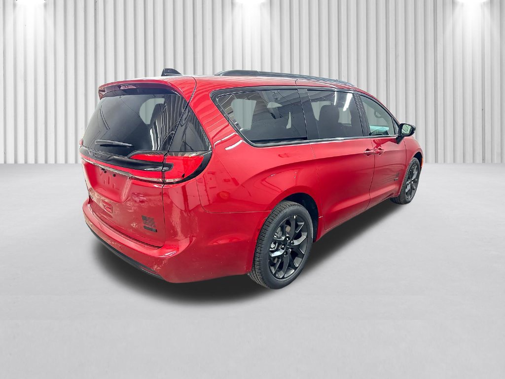 New 2027 Chrysler Pacifica Select AWD/4WD image 5