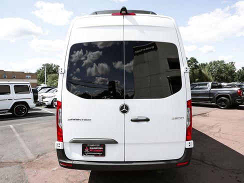 Used 2025 Mercedes-Benz Sprinter 2500 image 5