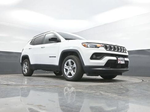 Used 2024 Jeep Compass Latitude AWD/4WD image 48