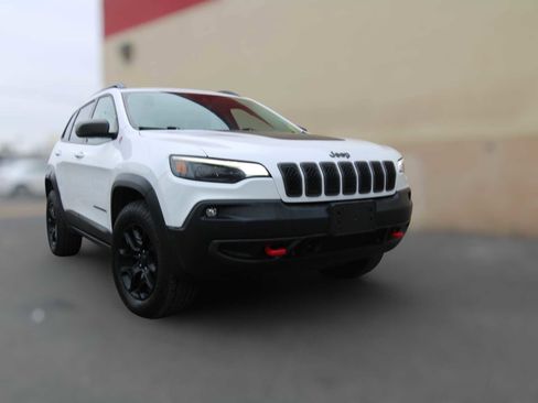 Used 2019 Jeep Cherokee Trailhawk image 1