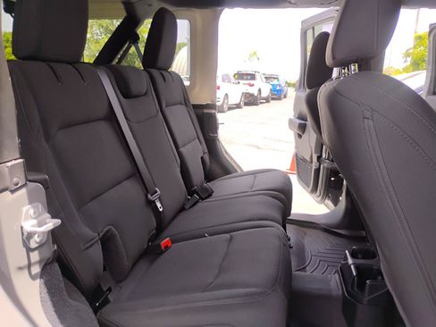 Used 2020 Jeep Wrangler Unlimited Sport S AWD/4WD image 38