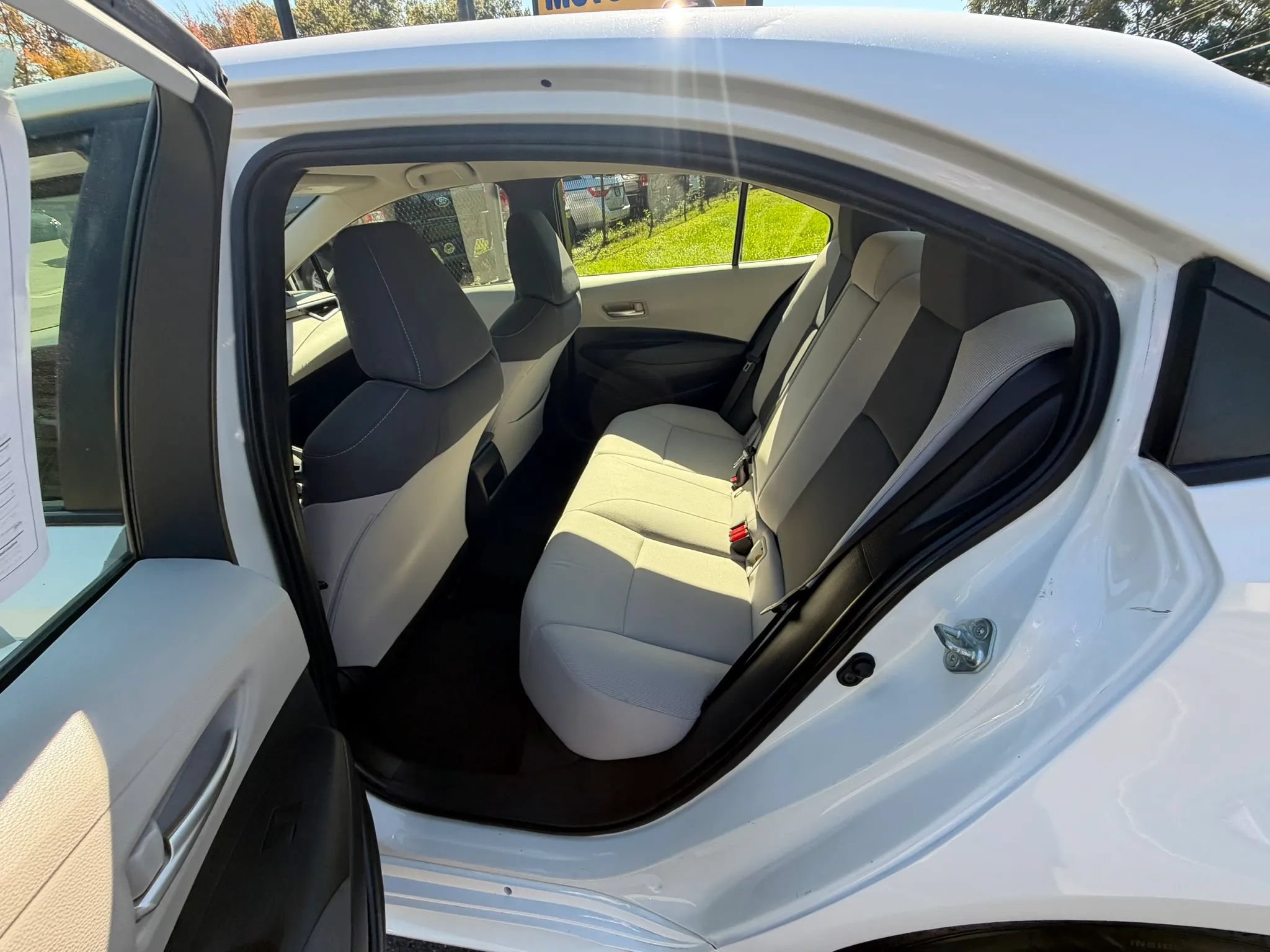 Used 2021 Toyota Corolla LE FWD image 19