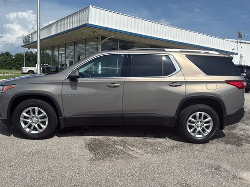 Used 2018 Chevrolet Traverse LT FWD image 2