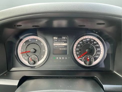 Used 2020 RAM 1500 Classic SLT RWD image 10