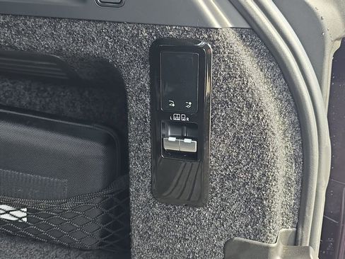Certified 2025 Land Rover Range Rover SE image 14