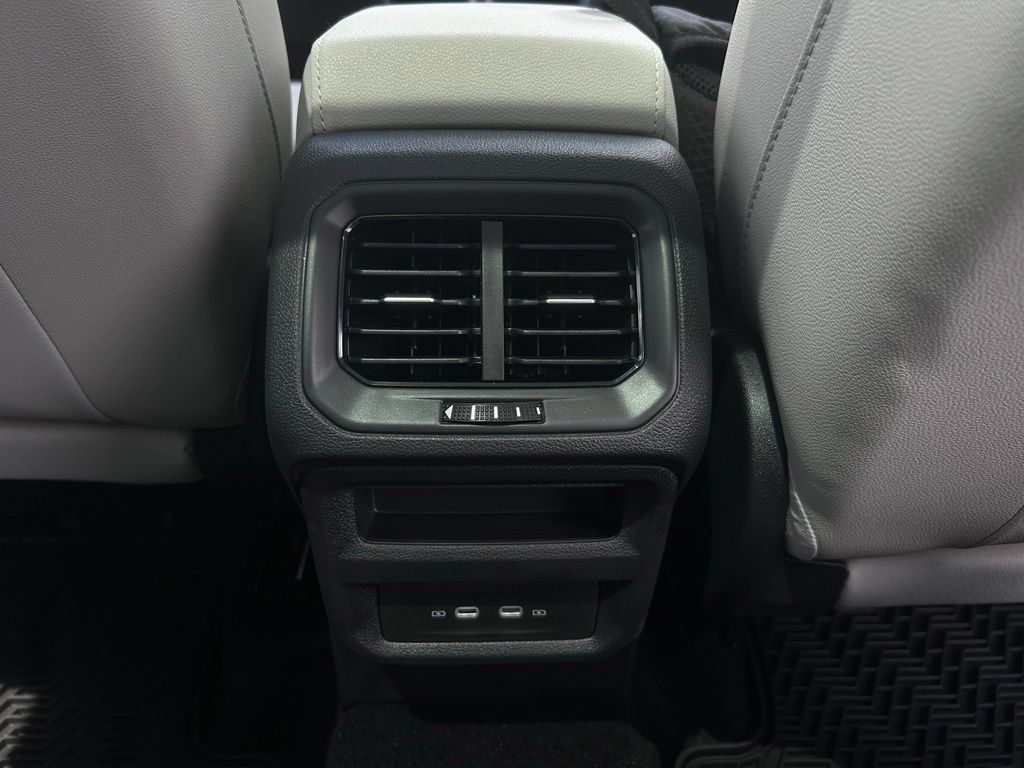 New 2026 Volkswagen Taos SE FWD image 40