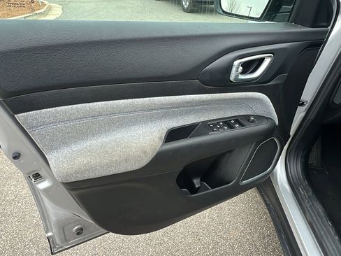 Used 2024 Jeep Compass Latitude image 14