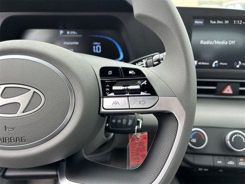 New 2026 Hyundai Elantra SE image 24