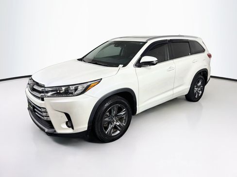 Used 2018 Toyota Highlander Limited Platinum FWD image 3