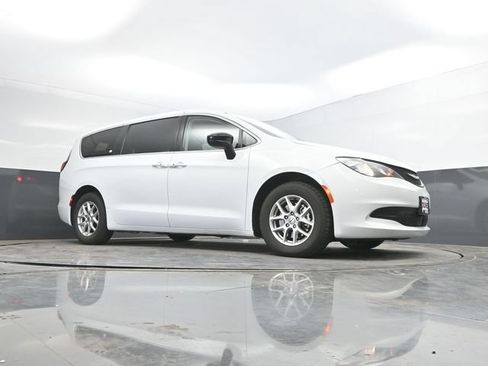 Used 2024 Chrysler Voyager LX FWD image 45