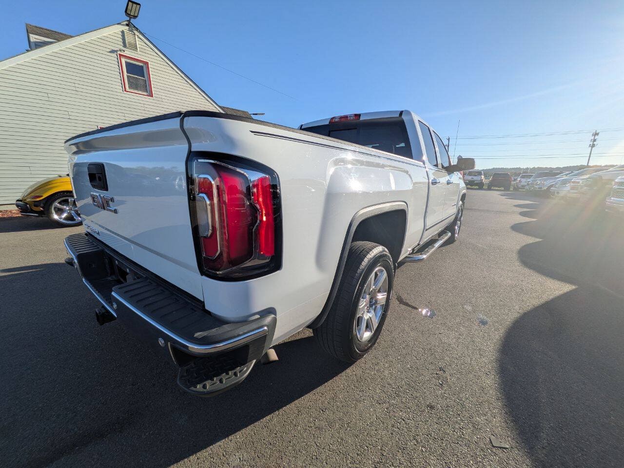 Used 2016 GMC Sierra 1500 SLT w/ SLT Preferred Package AWD/4WD image 9