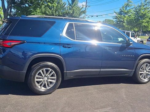 Certified 2023 Chevrolet Traverse LT FWD image 3