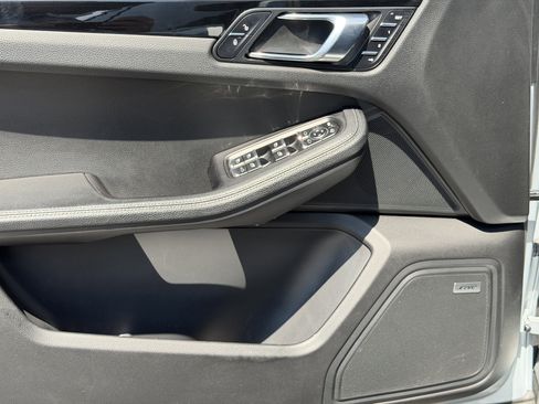 Certified 2018 Porsche Macan AWD/4WD image 21