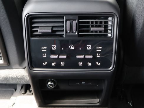 Certified 2025 Porsche Cayenne E-Hybrid AWD/4WD image 23