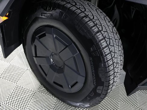 Used 2025 Tesla Cybertruck AWD Crew Cab image 50