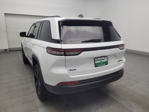 Used 2023 Jeep Grand Cherokee Limited w/ Black Appearance Package AWD/4WD image 5