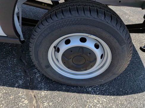 New 2026 Ford Transit 250 148 Medium Roof image 18